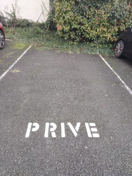 pochoir-marquage-sol